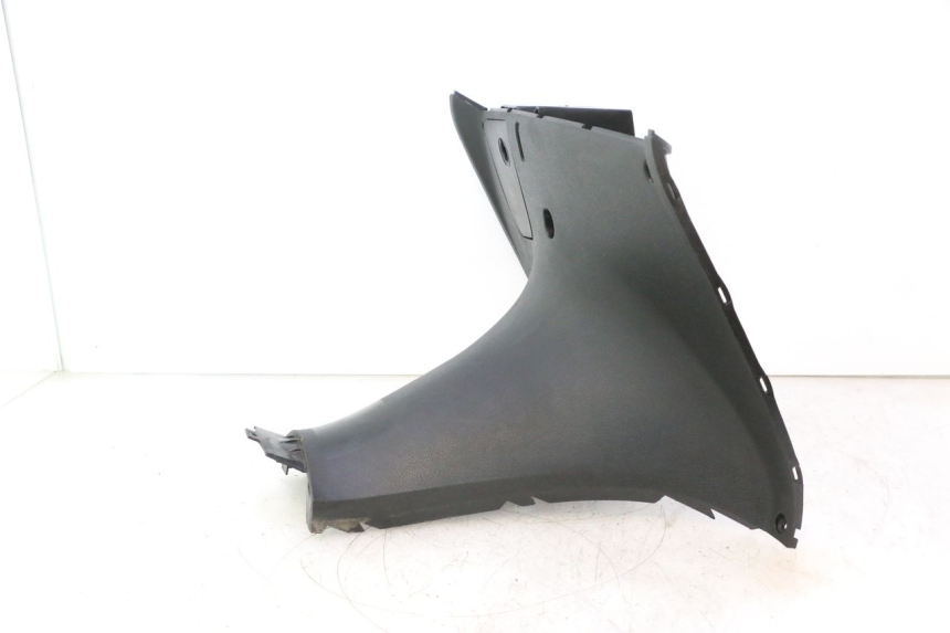 photo de TAPA FRONTAL INTERIOR YAMAHA YP MAJESTY 125 (2002 - 2006) - Detalle de la pieza
