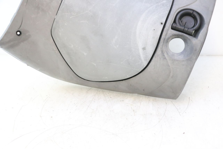 photo de TAPA FRONTAL INTERIOR PIAGGIO ZIP 4T 50 (2006 - 2017) - Zoom sobre los componentes