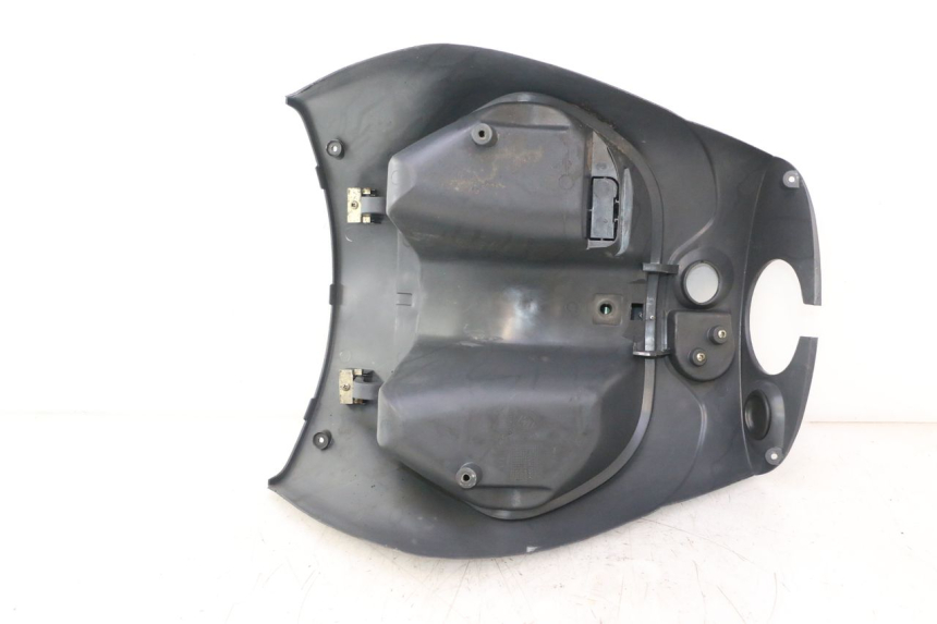 photo de TAPA FRONTAL INTERIOR PIAGGIO ZIP 4T 50 (2006 - 2017) - Detalles de los puntos de fijación