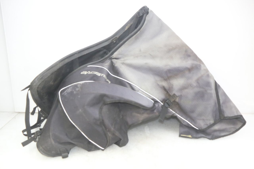 photo de PROTECTOR DE TABLERO SUZUKI BURGMAN 650 (2002 - 2004) - Zoom sobre los componentes