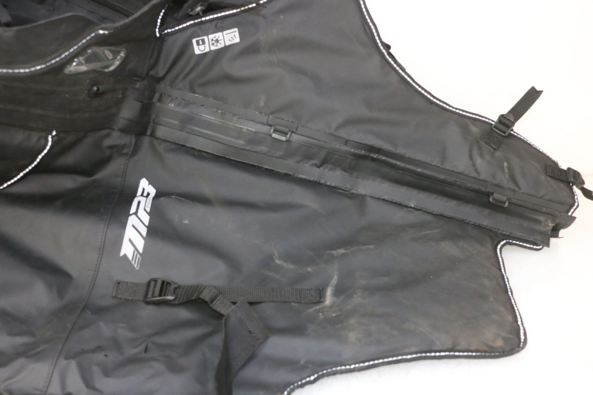 photo de CUBREPIERNAS PIAGGIO MP3 HPE 310 (2024 - 2025) - Zoom sobre los componentes