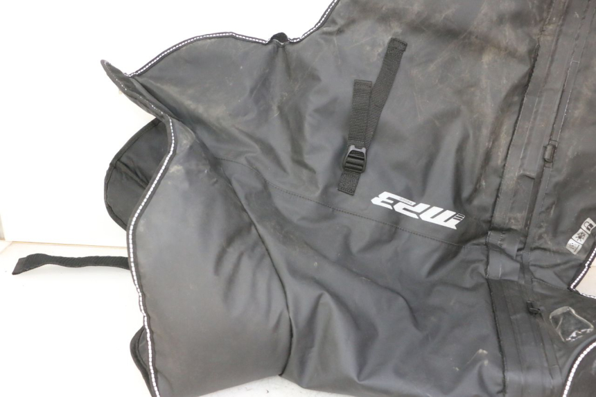 photo de CUBREPIERNAS PIAGGIO MP3 HPE 310 (2024 - 2025) - Enfoque en la estructura