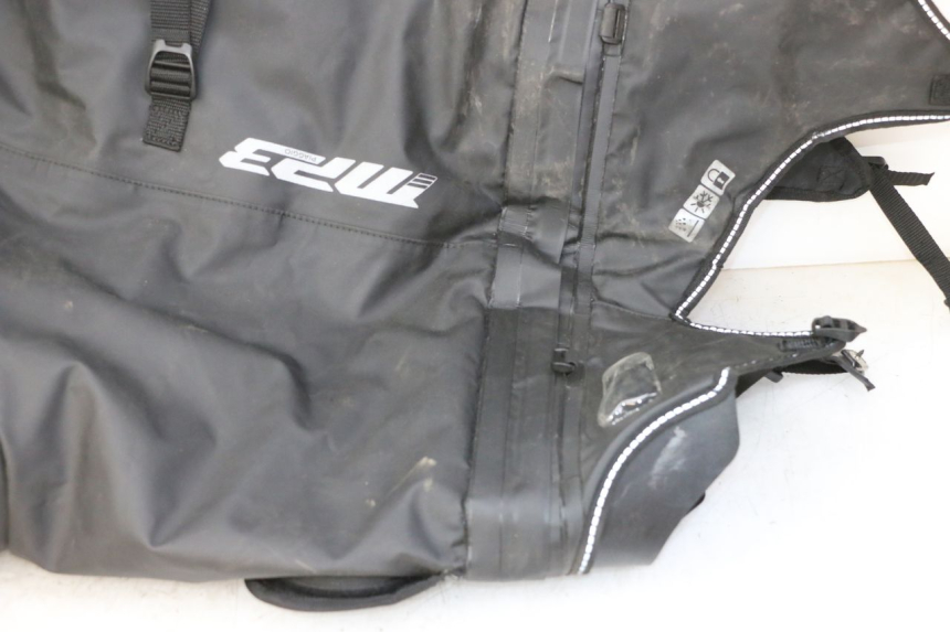 photo de CUBREPIERNAS PIAGGIO MP3 HPE 310 (2024 - 2025) - Ángulo de visión alternativo