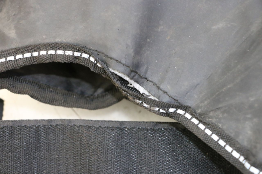 photo de CUBREPIERNAS PIAGGIO MP3 HPE 310 (2024 - 2025) - Otra perspectiva