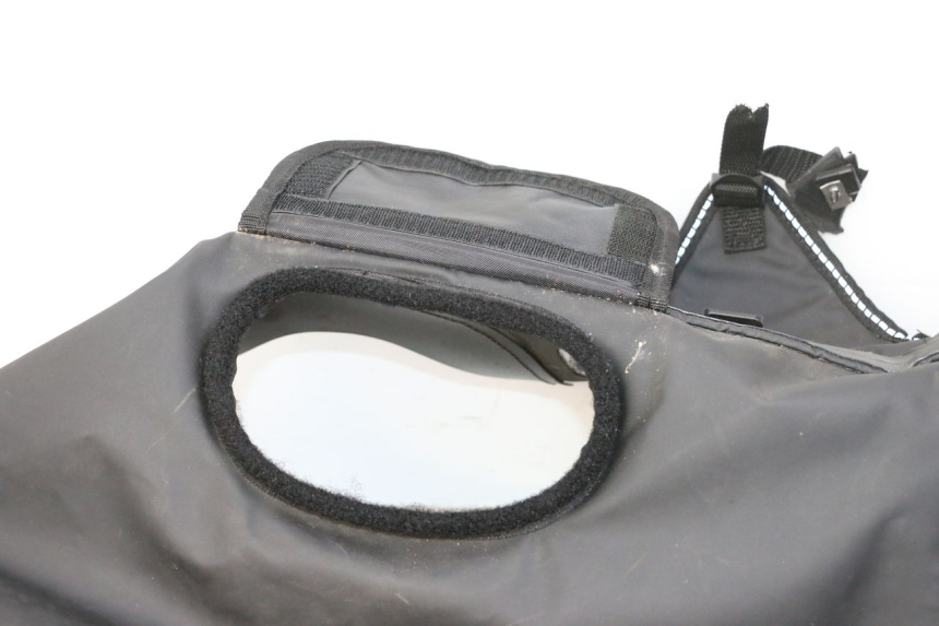 photo de CUBREPIERNAS PIAGGIO MP3 HPE 310 (2024 - 2025) - Primer plano técnico