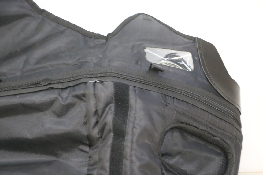 photo de CUBREPIERNAS PIAGGIO MP3 HPE 310 (2024 - 2025) - Estado de la superficie y material