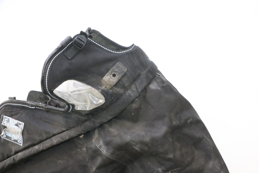 photo de CUBREPIERNAS PIAGGIO MP3 HPE 530 (2022 - 2026) - Detalle de la pieza