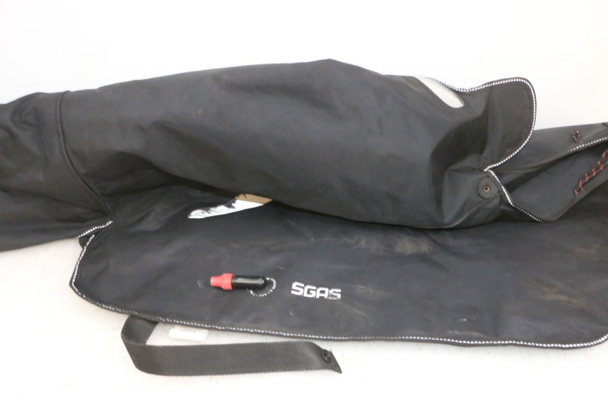 photo de CUBREPIERNAS PIAGGIO MP3 500 (2016 - 2018) - Zoom sobre los componentes