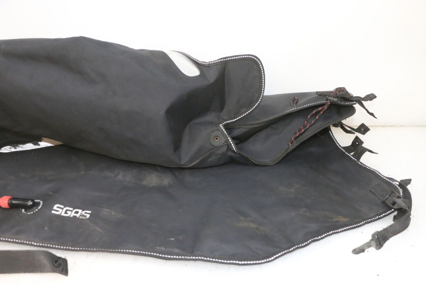 photo de CUBREPIERNAS PIAGGIO MP3 500 (2016 - 2018) - Primer plano de alta resolución