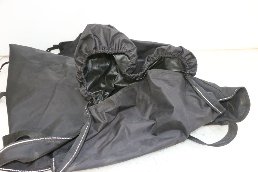 photo de CUBREPIERNAS PIAGGIO MP3 500 (2016 - 2018) - Primer plano técnico