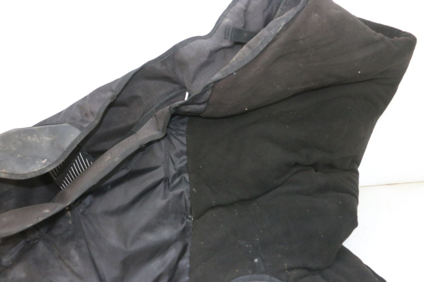 photo de CUBREPIERNAS PIAGGIO XEVO - X EVO 125 (2007 - 2017) - Zoom sobre los componentes