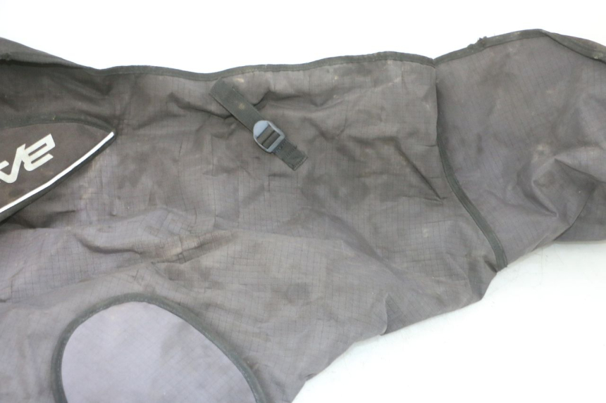 photo de CUBREPIERNAS PIAGGIO XEVO - X EVO 125 (2007 - 2017) - Inspección visual detallada