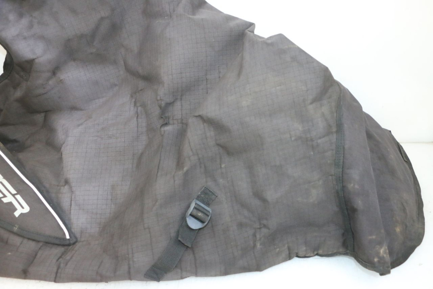 photo de CUBREPIERNAS PIAGGIO XEVO - X EVO 125 (2007 - 2017) - Perfil de la pieza de repuesto