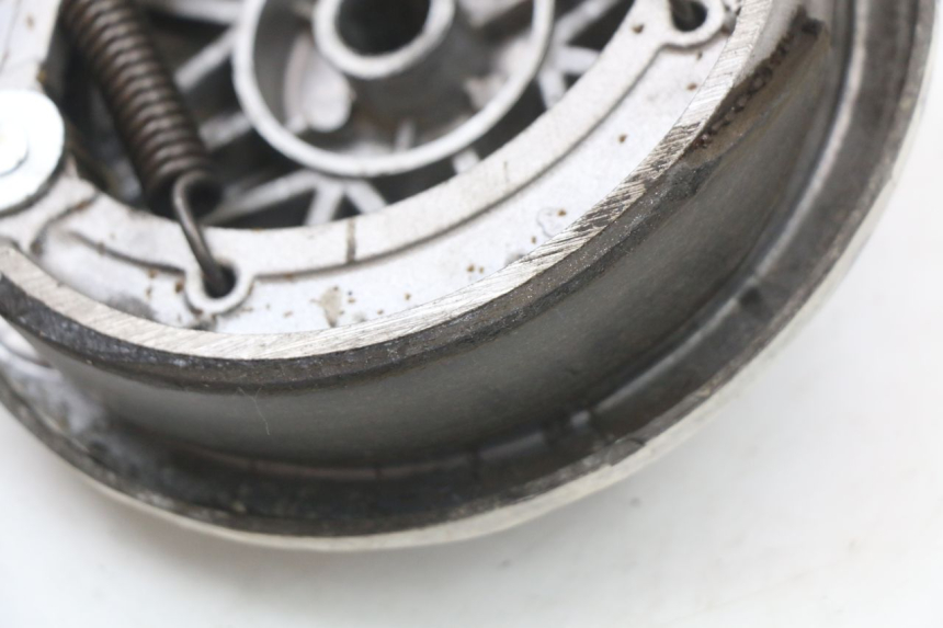 photo de FRENO TAMBOR TRASERO APRILIA CLASSIC 125 (1995 - 2001) - Primer plano técnico