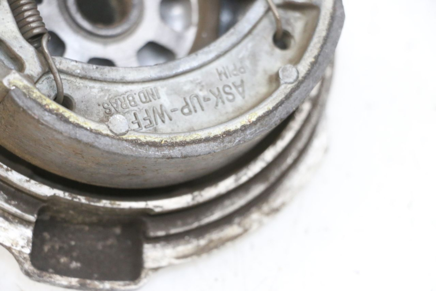 photo de FRENO TAMBOR TRASERO YAMAHA TTR 125 (2000 - 2020) - Detalles de los puntos de fijación