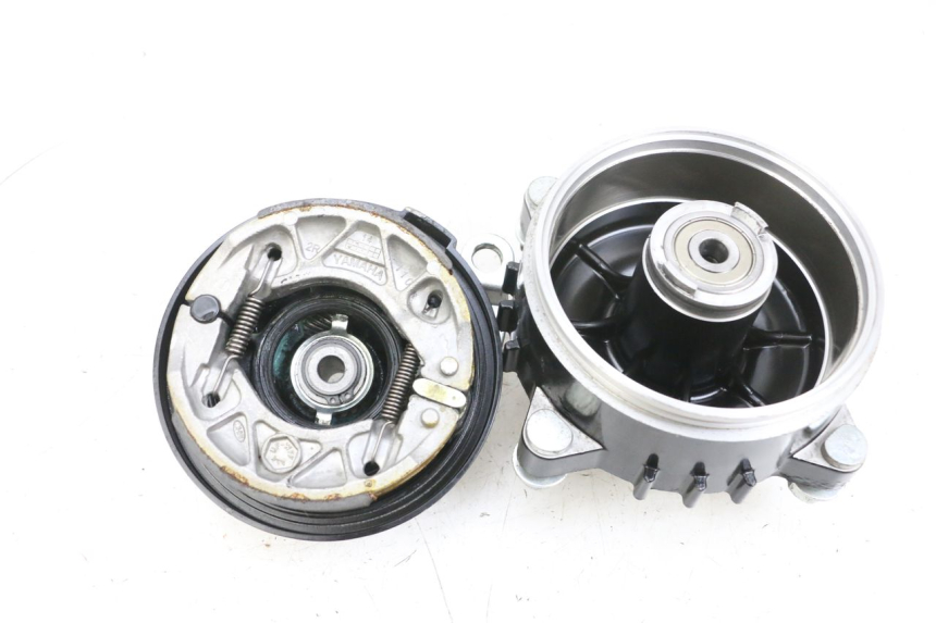 photo de TAMBOR DELANTERO YAMAHA BW'S EASY 50 (2013 - 2016) - Detalles de los puntos de fijación