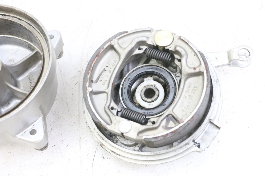 photo de TAMBOR DELANTERO HONDA SCV LEAD 100 (2003 - 2007) - Características distintivas