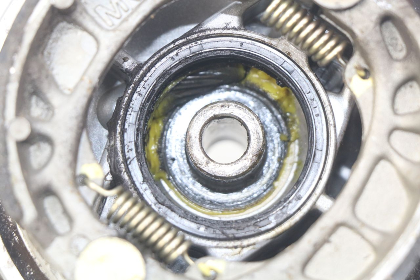 photo de TAMBOR DELANTERO PEUGEOT LUDIX 50 (2008 - 2017) - Primer plano técnico