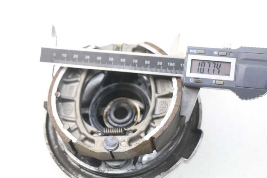 photo de FRENO TAMBOR DELANTERO VASTRO R-ONE 4T 50 (2014 - 2022) - Detalle de la pieza