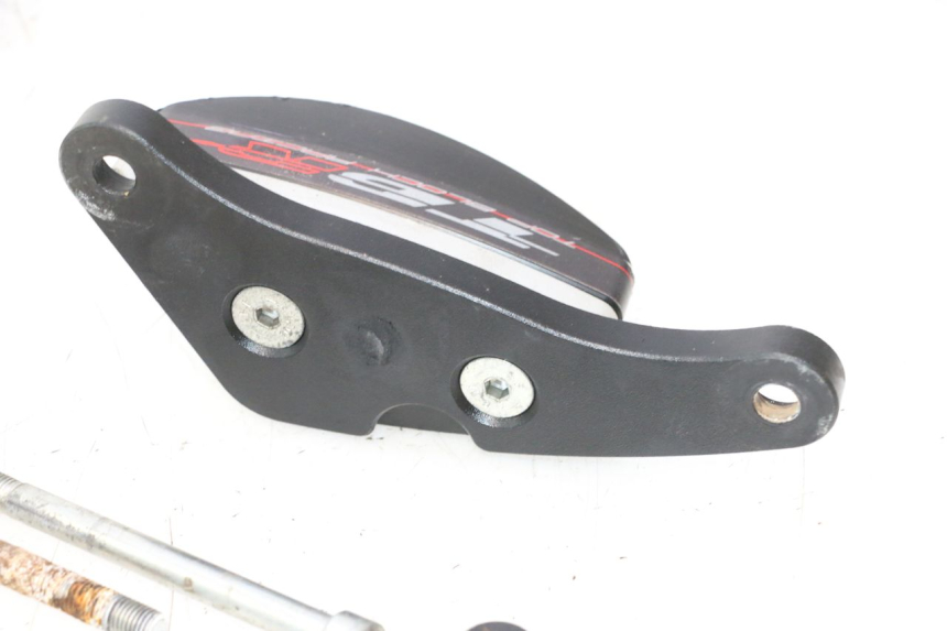 photo de PROTECTORES MOTORE SUZUKI SV S 650 (2003 - 2009) - Detalles de los puntos de fijación