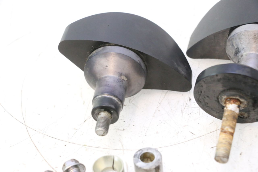 photo de PROTECTORES MOTORE YAMAHA YZF R6 600 (2008 - 2009) - Marcados y referencias originales