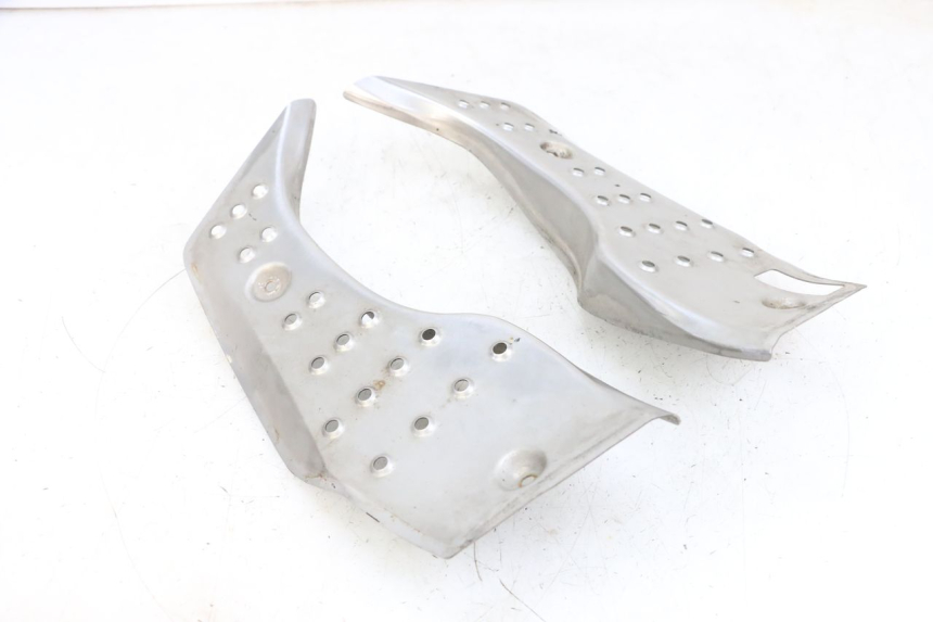 photo de TAPA REPOSAPIES GOMMA ADIVA AD3 300 (2014 - 2020) - Detalles de los puntos de fijación