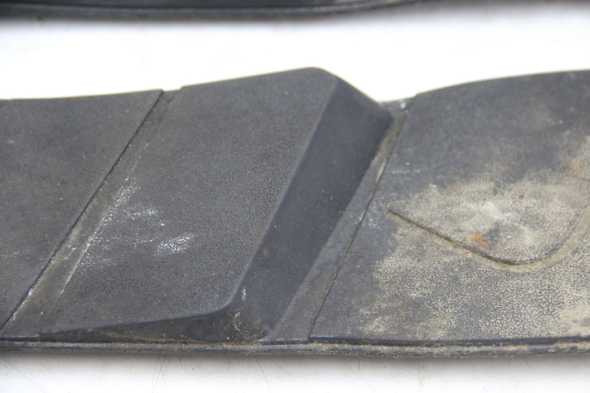 photo de ALFOMBRA PARA PISOS APRILIA ATLANTIC 500 (2002 - 2003) - Zoom sobre los componentes