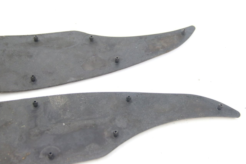 photo de ALFOMBRA PARA PISOS APRILIA ATLANTIC 500 (2002 - 2003) - Detalles de los puntos de fijación