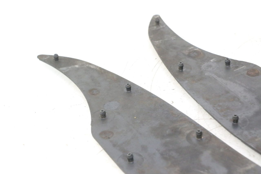 photo de TAPA REPOSAPIES GOMMA APRILIA ATLANTIC S 125 (2010 - 2013) - Estado de la superficie y material