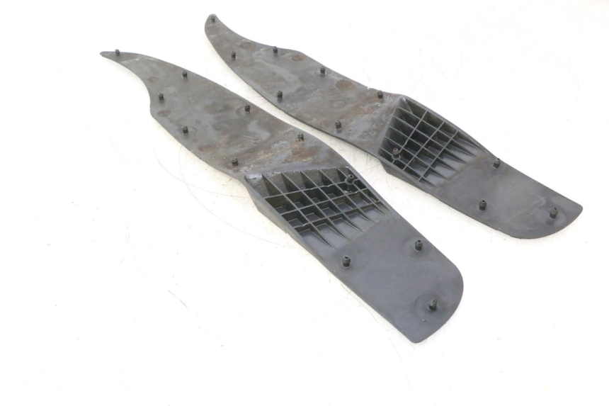photo de TAPA REPOSAPIES GOMMA APRILIA ATLANTIC S 125 (2010 - 2013) - Recambio usado revisado