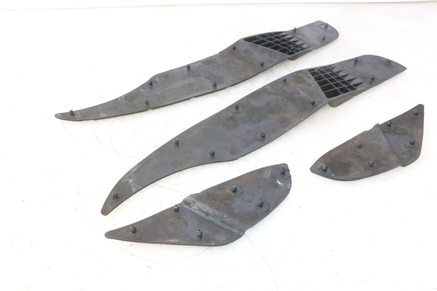 photo de TAPA REPOSAPIES GOMMA APRILIA ATLANTIC S 125 (2010 - 2013) - Marcados y referencias originales