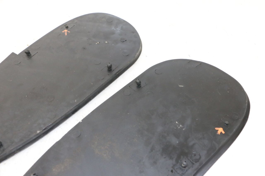 photo de TAPA REPOSAPIES GOMMA BMW C1 125 (2000 - 2003) - Detalle de la pieza