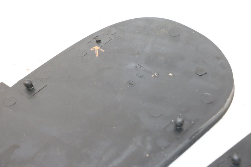 photo de TAPA REPOSAPIES GOMMA BMW C1 125 (2000 - 2003) - Zoom estado de uso