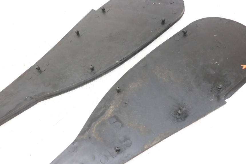 photo de TAPA REPOSAPIES GOMMA BMW C1 125 (2000 - 2003) - Primer plano técnico