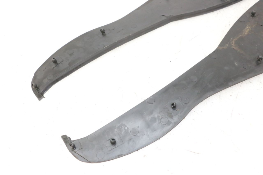 photo de TAPA REPOSAPIES GOMMA BMW C1 125 (2000 - 2003) - Vista general del producto