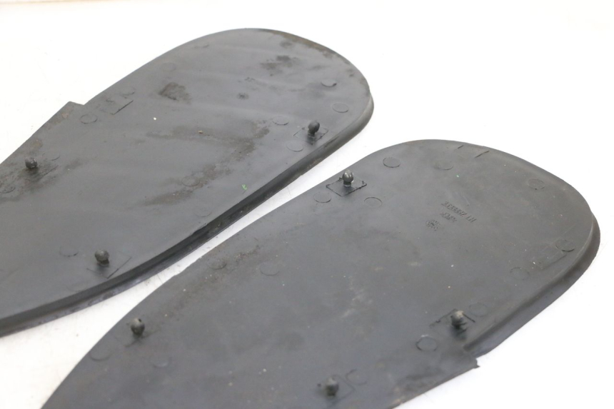 photo de TAPA REPOSAPIES GOMMA BMW C1 125 (2000 - 2003) - Detalle de la pieza