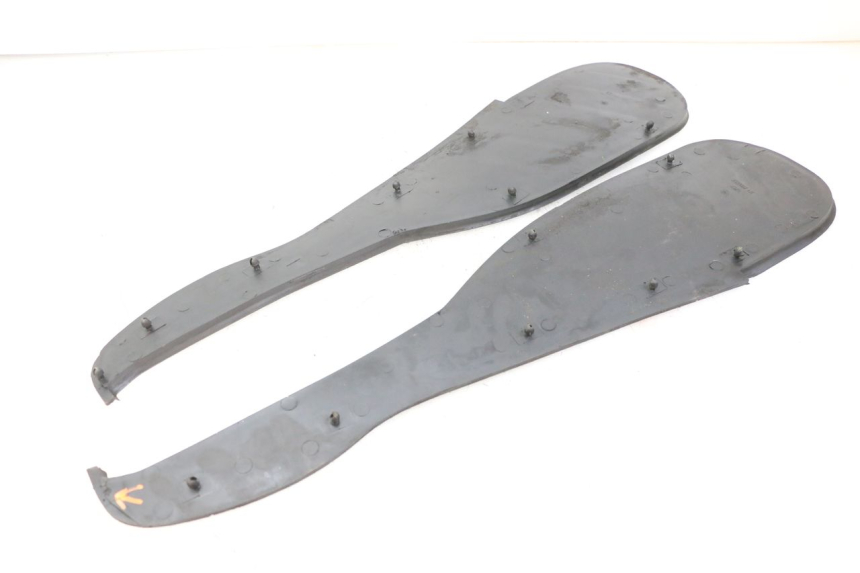 photo de TAPA REPOSAPIES GOMMA BMW C1 125 (2000 - 2003) - Primer plano técnico