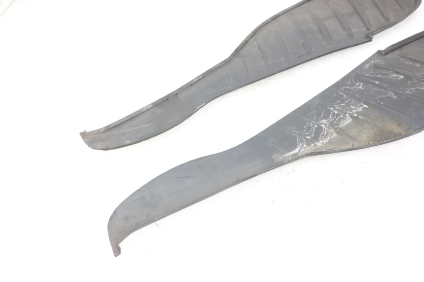 photo de TAPA REPOSAPIES GOMMA BMW C1 125 (2000 - 2003) - Vista general del producto