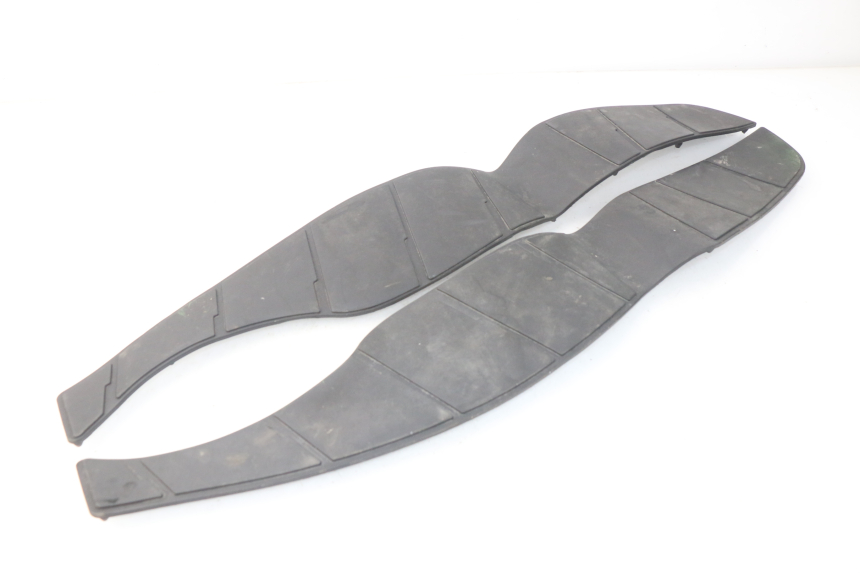 photo de TAPA REPOSAPIES GOMMA SUZUKI BURGMAN 125 (2007 - 2014) - Vista principal