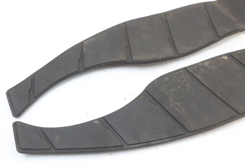 photo de TAPA REPOSAPIES GOMMA SUZUKI BURGMAN 125 (2007 - 2014) - Detalle de la pieza