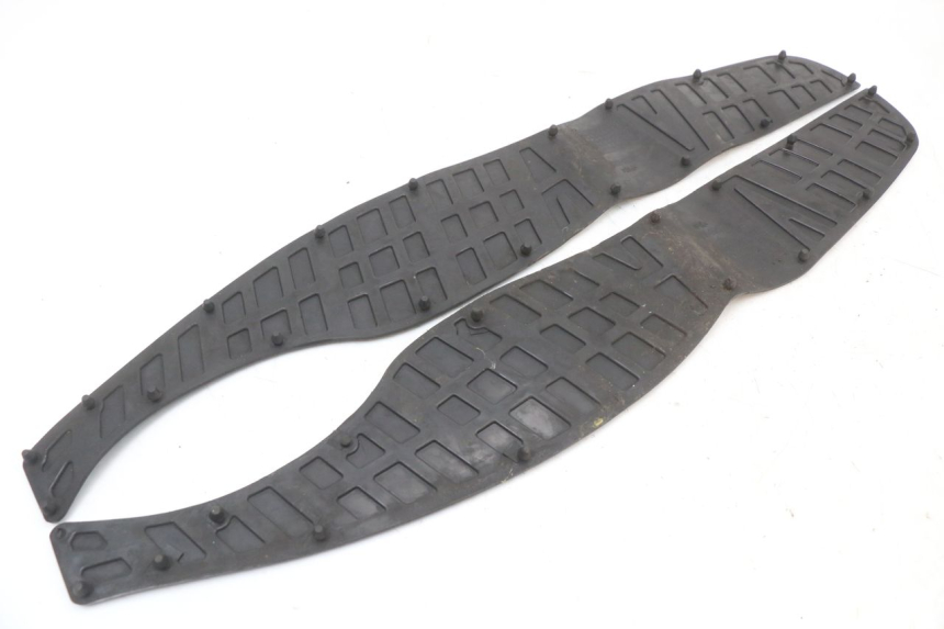 photo de TAPA REPOSAPIES GOMMA SUZUKI BURGMAN 125 (2007 - 2014) - Otra perspectiva