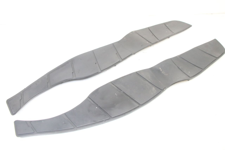 photo de TAPA REPOSAPIES GOMMA SUZUKI BURGMAN 125 (2015 - 2017) - Vista principal