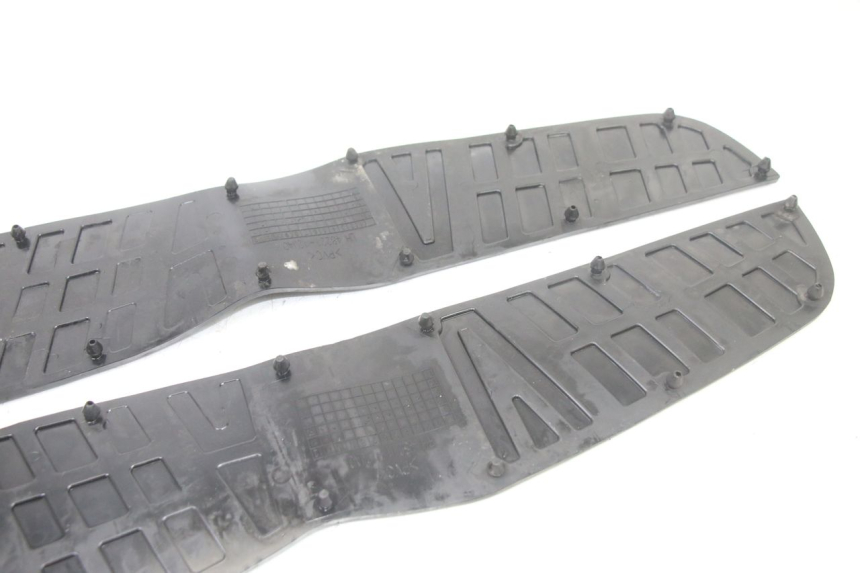 photo de TAPA REPOSAPIES GOMMA SUZUKI BURGMAN 125 (2015 - 2017) - Vista general del producto