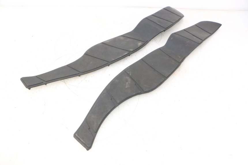 photo de TAPA REPOSAPIES GOMMA SUZUKI BURGMAN 125 (2007 - 2014) - Vista principal