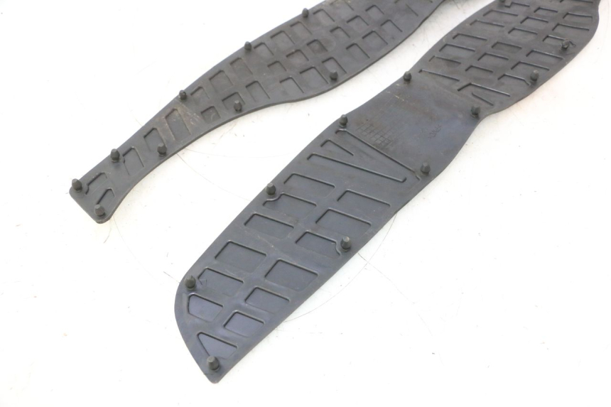 photo de TAPA REPOSAPIES GOMMA SUZUKI BURGMAN 125 (2007 - 2014) - Detalle de la pieza