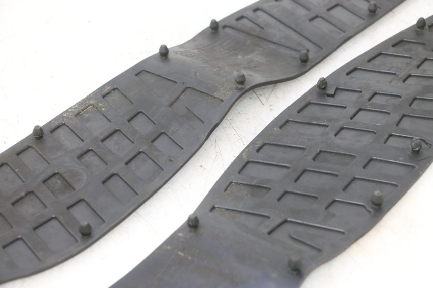 photo de TAPA REPOSAPIES GOMMA SUZUKI BURGMAN 125 (2007 - 2014) - Zoom estado de uso