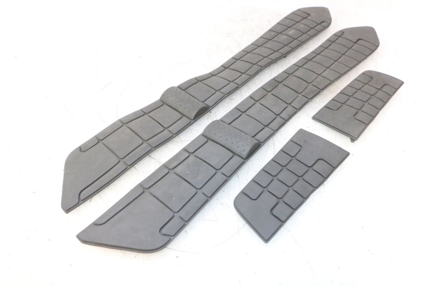 photo de TAPA REPOSAPIES GOMMA SUZUKI BURGMAN EXECUTIVE ABS 650 (2006 - 2012) - Vista principal