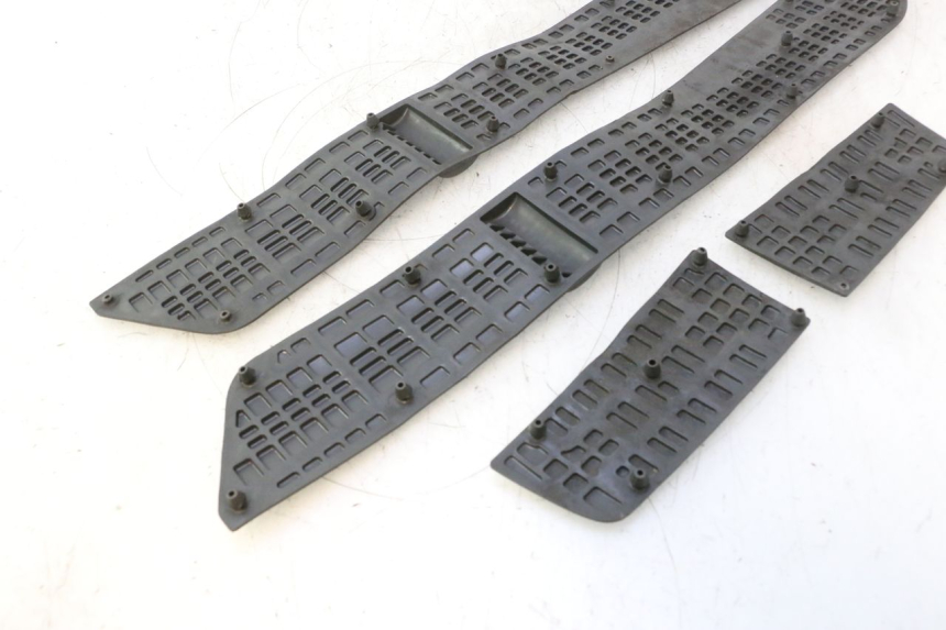photo de TAPA REPOSAPIES GOMMA SUZUKI BURGMAN EXECUTIVE ABS 650 (2006 - 2012) - Detalle de la pieza