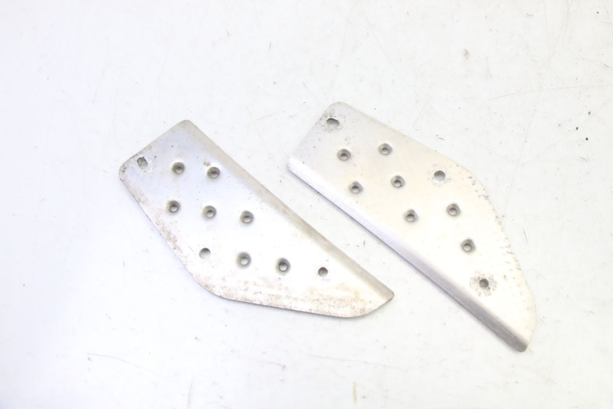 photo de TAPA REPOSAPIES GOMMA YAMAHA BW'S 100 (1999 - 2002) - Detalle de la pieza