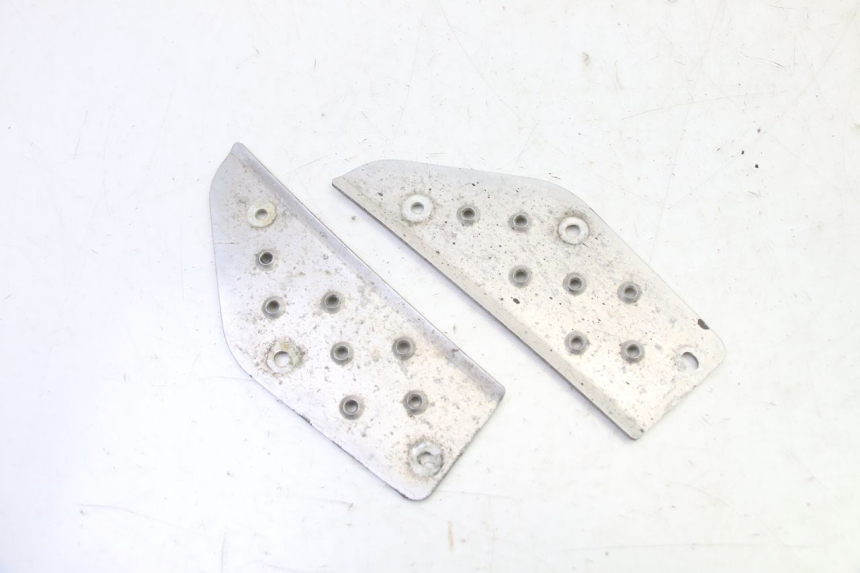 photo de TAPA REPOSAPIES GOMMA YAMAHA BW'S 100 (1999 - 2002) - Zoom estado de uso